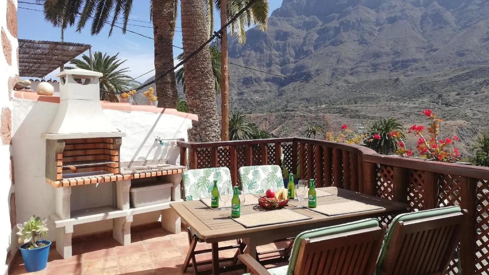 Holiday home Kanarisches Haus Mit Terrasse, Whirlpool Und Grill La Sorrueda